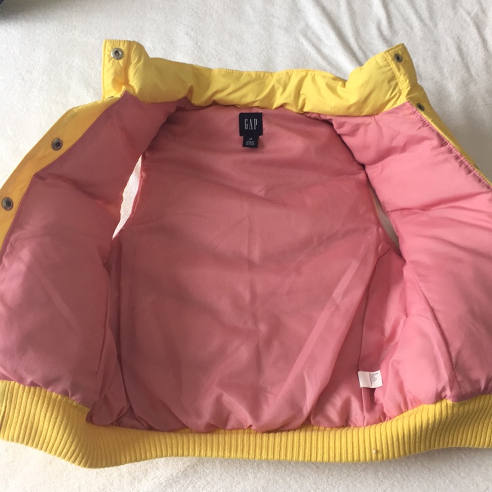 Gap yellow puffer vest with pink liner - Picture 2 of 4